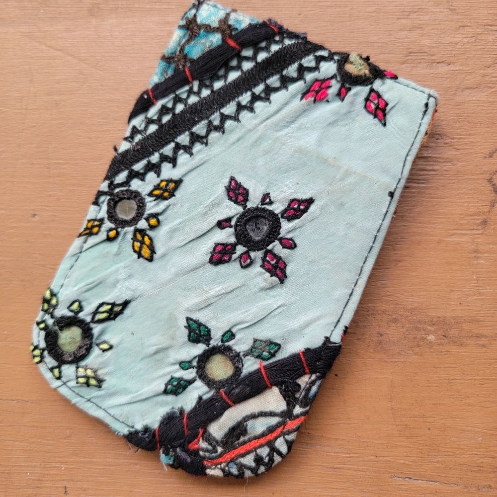 🔮🎱 Free People Boho Embroidered Repurposed vtg banjara hippie Wallet card case - Picture 14 of 16